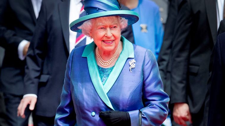 British Do It Better: Πόσα κοκτέιλ πίνει κάθε μέρα η βασίλισσα Ελισάβετ;
