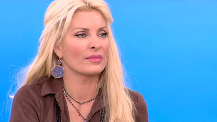 Ελένη Μενεγάκη: Δείτε πώς αντέδρασε όταν τη ρώτησαν αν θα κάνει πέμπτο παιδί!