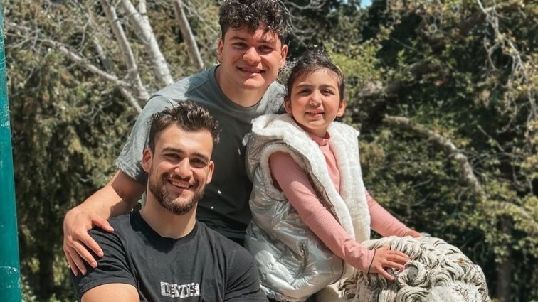 Μιχαήλ και Άρης Κρητικός στην απόλυτη καλοκαιρινή φωτογραφία