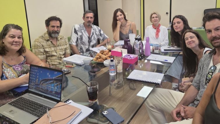 Θάλασσες μάς χώρισαν | Πρώτη ανάγνωση σεναρίου για τη νέα mini σειρά της ΕΡΤ