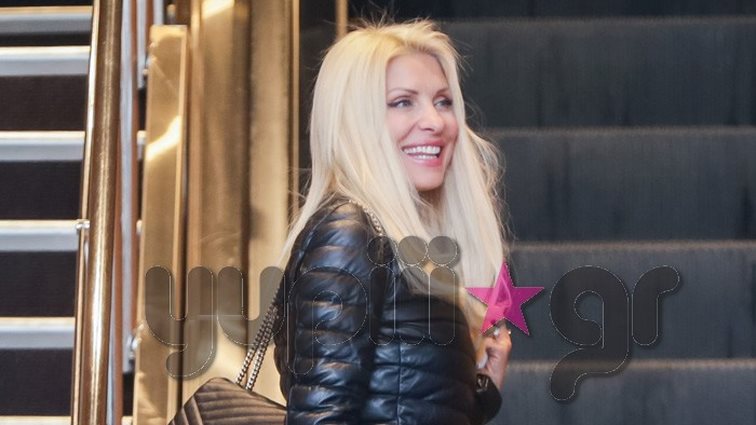 Ελένη Μενεγάκη: Στο πλοίο για Άνδρο! Όλες οι φωτογραφίες από την νέα της απόδραση