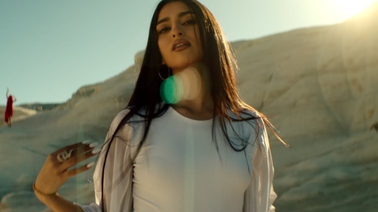 Αναστασία | Αυτό είναι το video clip του νέου της τραγουδιού που γυρίστηκε στη Μήλο