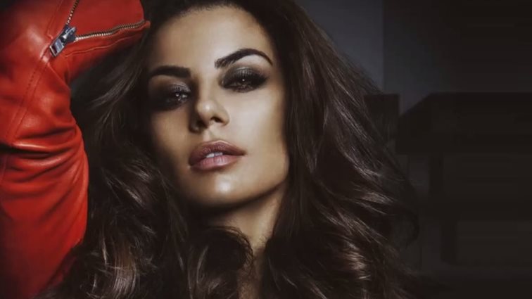 Ειρήνη Παπαδοπούλου: Με νέο look στην αφίσα για το «Estate»! Δείτε την αλλαγή στα μαλλιά της