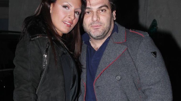 Έλενα Παπαρίζου - Τόνι Μαυρίδης
 
: Η διαμάχη συνεχίζεται: Το σπίτι και τα «μαύρα» χρήματα