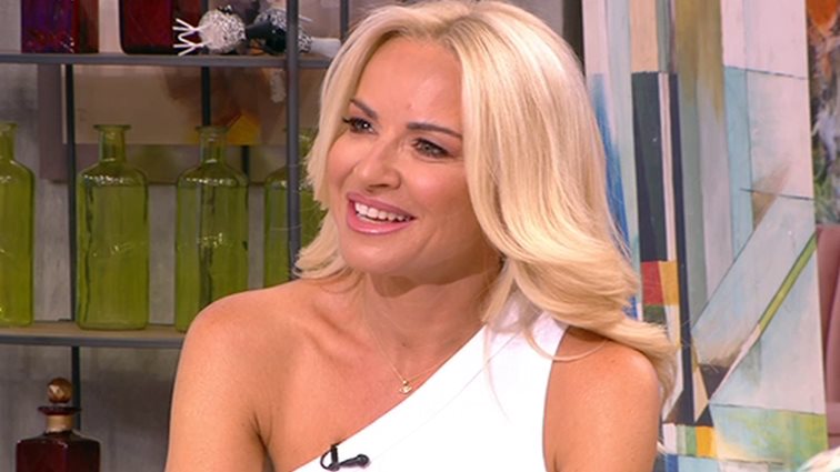 Μαρία Μπεκατώρου

: Η σαρωτική διπλή επιτυχία του Still Standing &amp; η εντυπωσιακή αλλαγή στην εμφάνισή της