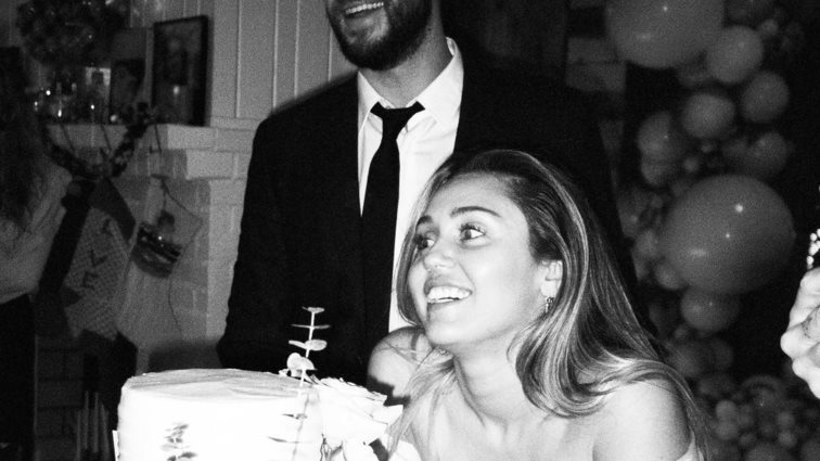 Miley Cyrus 
: Δείτε τις υπέροχες φωτογραφίες από το γάμο της με τον Liam Hemsworth