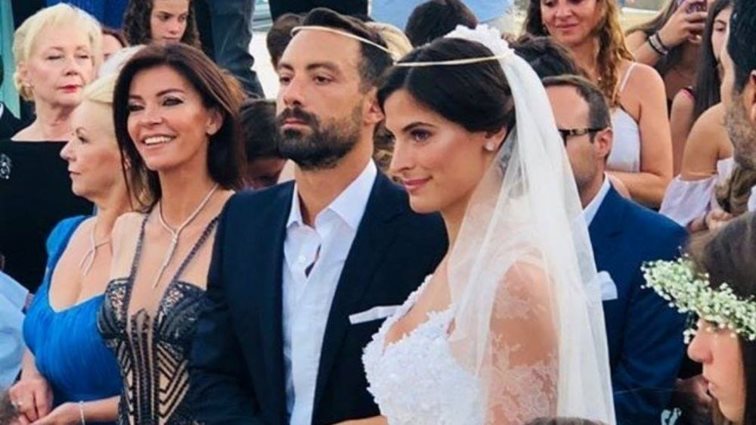 9 διάσημες Ελληνίδες που έκαναν τον γάμο τους σε νησί