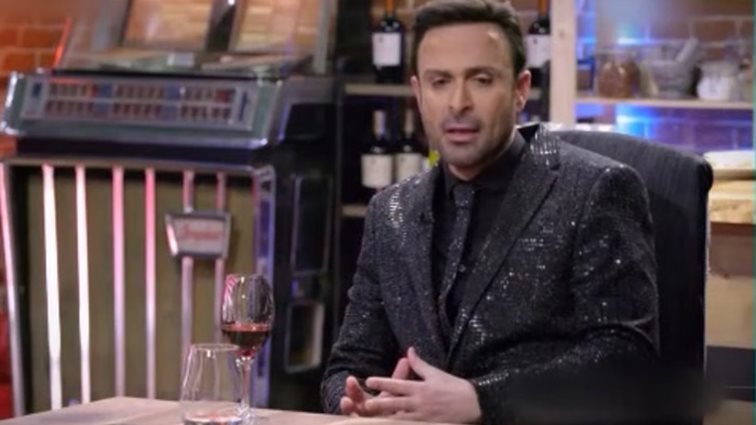 Κωνσταντίνος Χριστοφόρου: «Μαλλιά κουβάρια» με μέλος των "One" on air: «Ας πάω να βάλω κρασί γιατί θα σφαχτούμε»