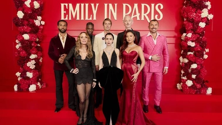 Emily in Paris, Emily in Rome, Emily και πάσης Ελλάδος