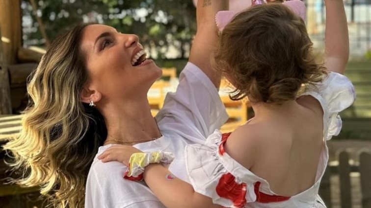 Η Αθηνά Οικονομάκου φωτογραφίζει τα παιδιά της και είναι ό,τι πιο cute είδες σήμερα