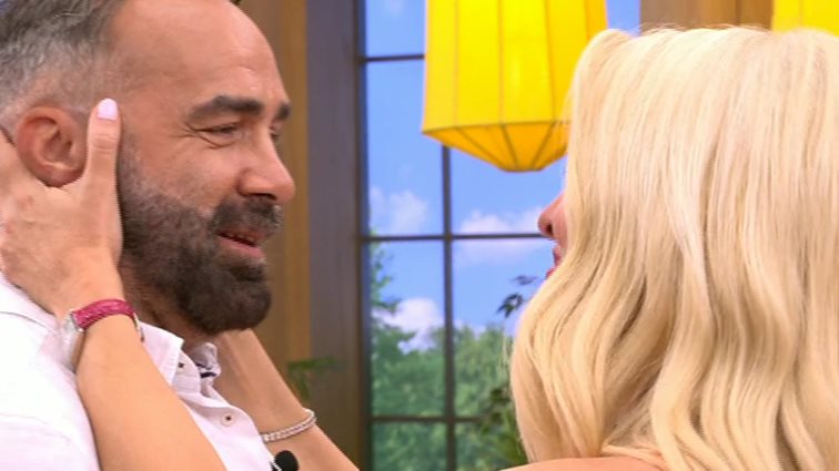 Ελένη Μενεγάκη

: Η συγκινητική συνάντηση με τον Γρηγόρη Γκουντάρα