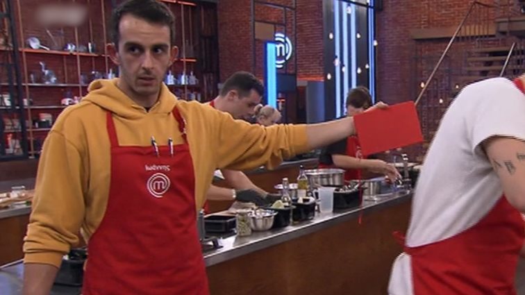 MasterChef | Ο Ιωάννης τα "έχωσε" μέχρι και στη δημοσιογράφο