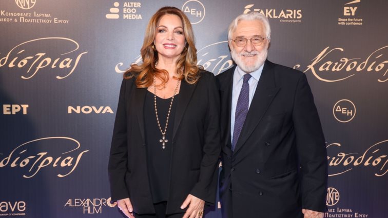 Η Άντζελα Γκερέκου στο πλευρό του Γιάννη Σμαραγδή: "Σε μια εποχή εύκολης αποδόμησης..."