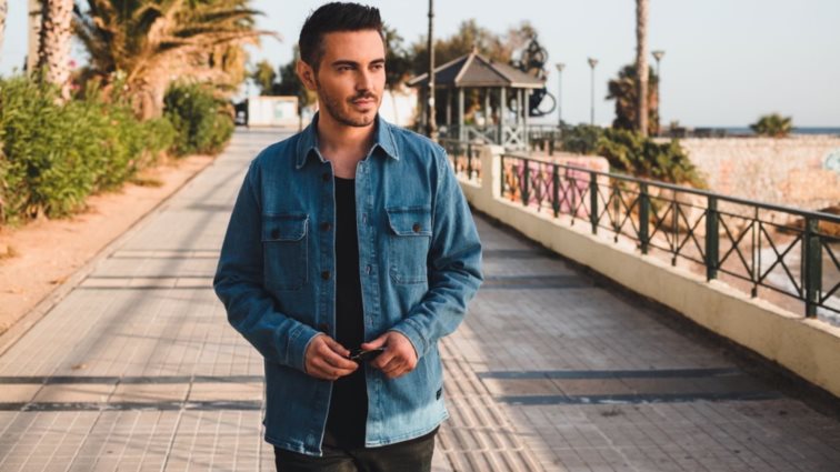 Έτσι θα κλείσει την καλοκαιρινή του περιοδεία ο Μιχάλης Χατζηγιάννης