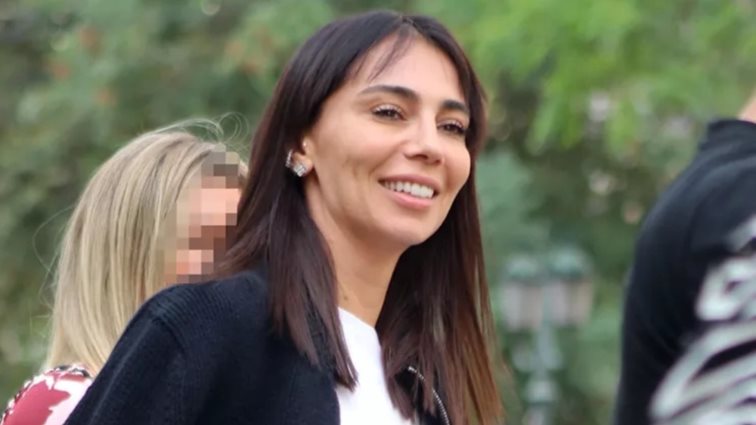 Η Ολυμπία Χοψονίδου με toffee nails | Το μανικιούρ που πρέπει να κάνεις το φθινόπωρο