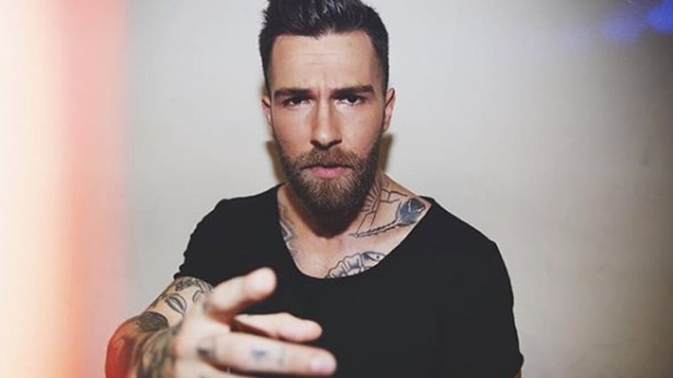 Χρήστος Ζωτιάδης: Δείτε την κούκλα σύντροφό του!