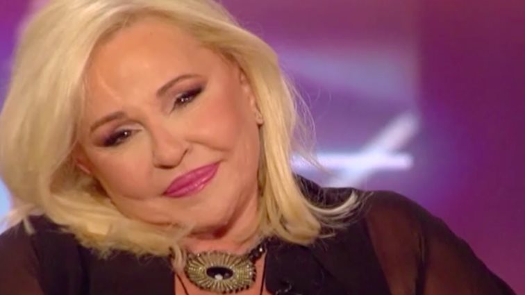 Μπέσσυ Αργυράκη | Η συγκίνηση για τις δύσκολες απώλειες που βίωσε: &quot;Έχουμε μείνει πια οι δύο&quot;