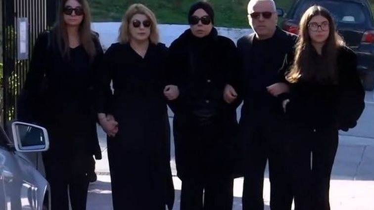 Διαψεύδεται ο τσακωμός της Άντζελας Δημητρίου με την Όλγα Κιουρτσάκη στα 9μερα από τον θάνατο της μητέρας της