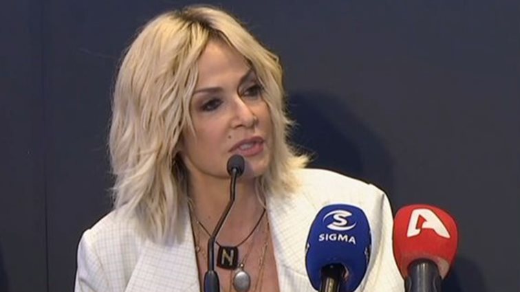 Βούρκωσε η Άννα Βίσση: "Θα είμαι πάντα η "βασίλισσα" του Νίκου Καρβέλα – Είμαι τυχερή που τον γνώρισα"