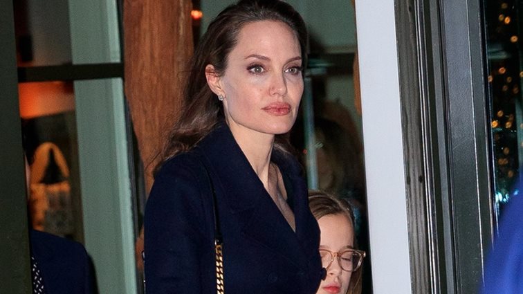 Hollywood Report: Η Angelina με τα παιδιά της, η hot Kardashian και η sexy στιγμή του Joe Jonas