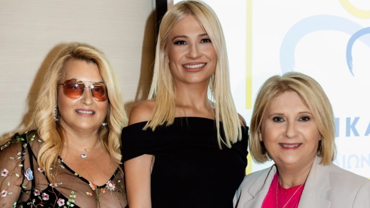 Η εντυπωσιακή εμφάνιση της Φαίης Σκορδά στο 2ο Μεσαιωνικό Φεστιβάλ Χίου