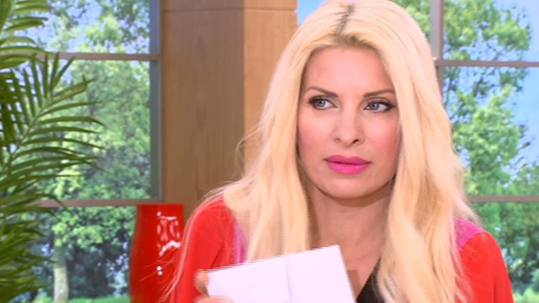 Ελένη Μενεγάκη: Συνεργάτης της γιορτάζει και της έφερε γλυκά στο πλατό! Δείτε την αντίδρασή της