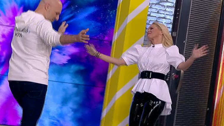 Video Of The Day: Η Μαρία Μπεκατώρου εισέβαλε στο «Καλό Μεσημεράκι» &amp; τα έδωσε όλα!