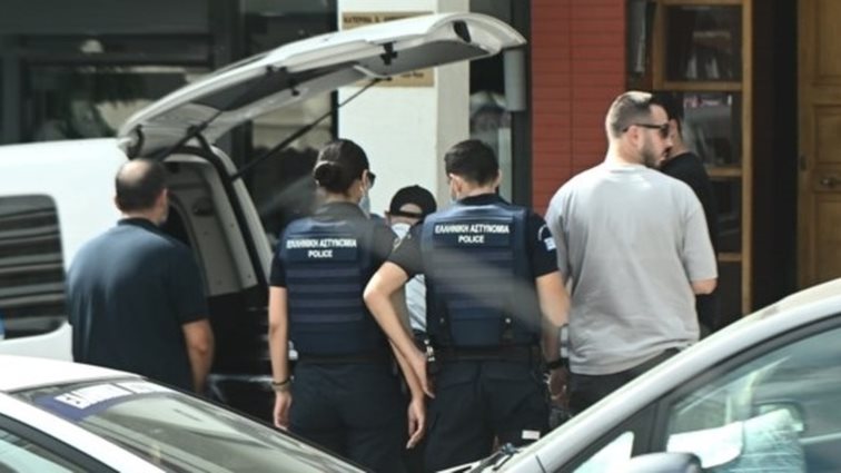 Νέα Σμύρνη: Ομολόγησε πως σκότωσε τον αδερφό της - Της ζήτησε νερό, τσακώθηκαν και τον μαχαίρωσε