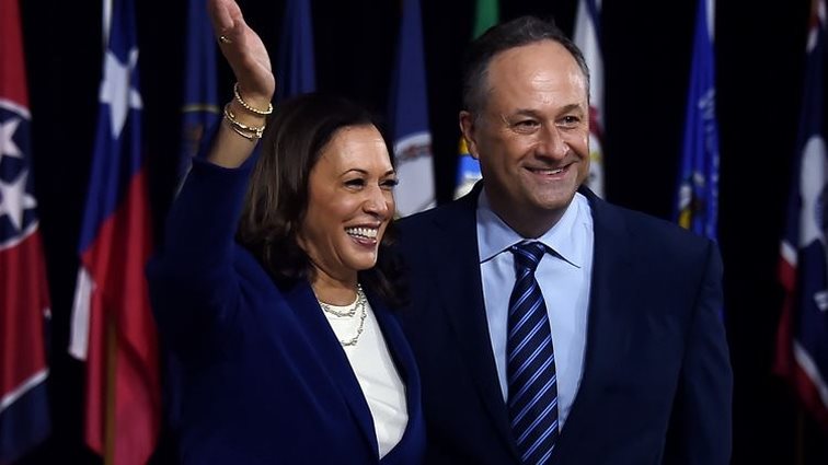 H Kamala Harris στα βήματα της Meghan Markle;