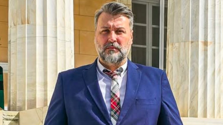 Συγκινεί ο Γιάννης Καλλιάνος στην επέτειο θανάτου του πατέρα του: "Δεν είναι εδώ σωματικά αλλά είναι παντού στη ζωή μου"