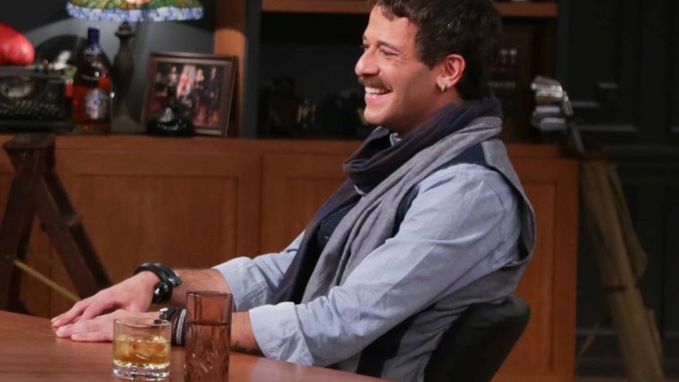 Γιωργής Κοντοπόδης
: Η τηλεόραση, ο ρόλος του ως gay Κρητικός και ο «έρωτας» του με τη σκυλίτσα του
