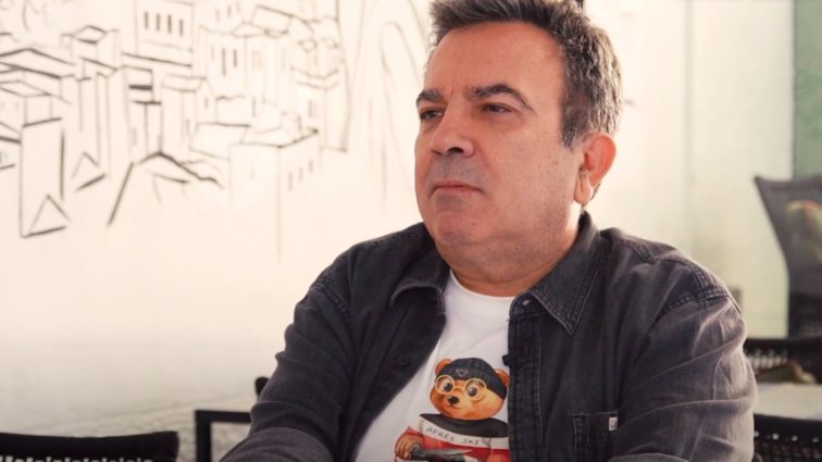 Αντώνης Καρπετόπουλος: "Δεν έχω βρει κορίτσια για να κάνουμε σπίτι. Για να κλείνουμε σπίτια ήμασταν και οι δύο"