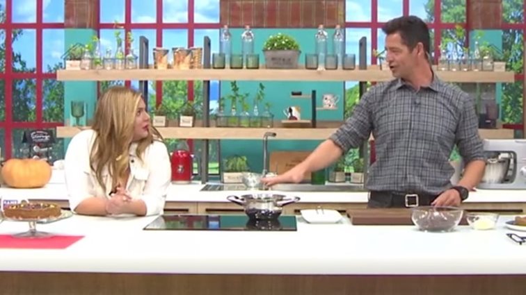 Η Συνταγή της Ημέρας: Ο Απόστολος Ρουβάς ετοίμασε τάρτα σοκολάτας με βάση από καρύδι