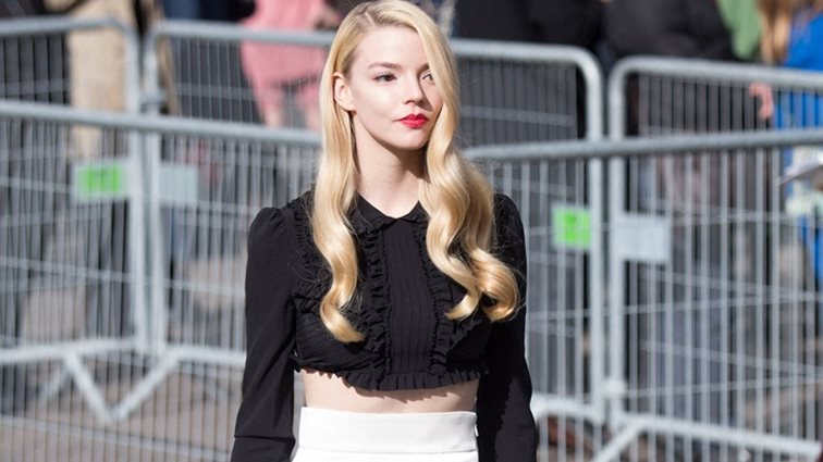 The Queen's Gambit: Η Anya Taylor-Joy φόρεσε δημιουργία Ελληνίδας σχεδιάστριας