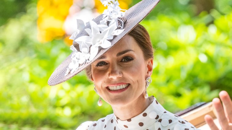 Η Κέιτ Μίντλετον "αντέγραψε" τη Μέγκαν Μαρκλ - Το υπέροχο πουά φόρεμα και οι slingback γόβες