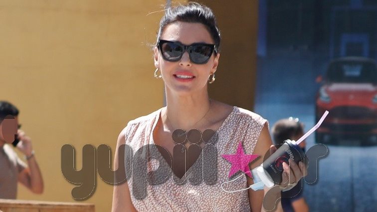 Σίσσυ Φειδά: Βόλτα με στιλ με την κόρη της! Όλες οι φωτογραφίες