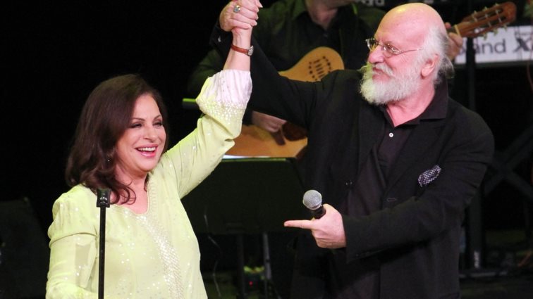 Η Χάρις Αλεξίου απαχαιρετά τον Διονύση Σαββόπουλο: &quot;Είναι τεράστιο το πένθος&quot;