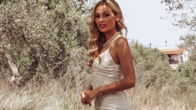 Η Ελένη Βουλγαράκη με total lilac σύνολο στην πρεμιέρα της εκπομπής "Πρωινό"