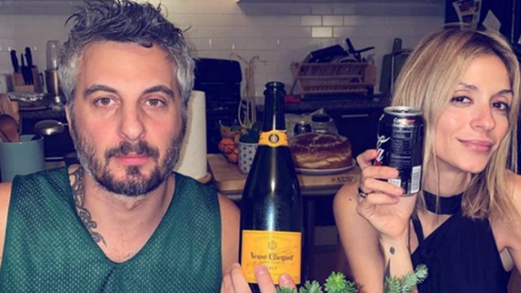 Η Σοφία Καρβέλα και ο Θανάσης Πανουργιάς κάνουν ρεβεγιόν στην... κουζίνα τους