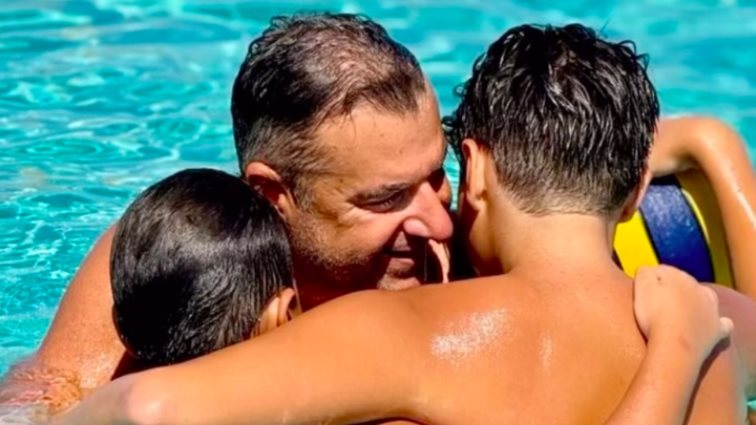 Χριστουγεννιάτικη απόδραση στο εξωτερικό για τον Γιώργο Λιάγκα και τους γιους του