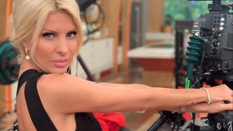 Ελένη Μενεγάκη : Η chic εμφάνιση που μας εντυπωσίασε!