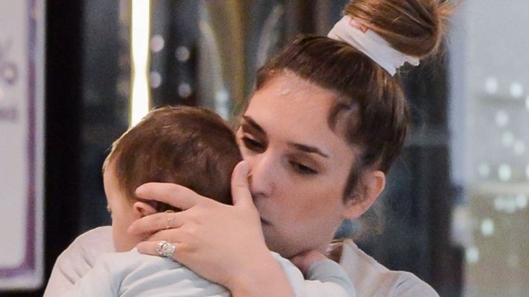 Αντιγόνη Ψυχράμη: Η σπάνια εμφάνιση με τον νεογέννητο γιο της!