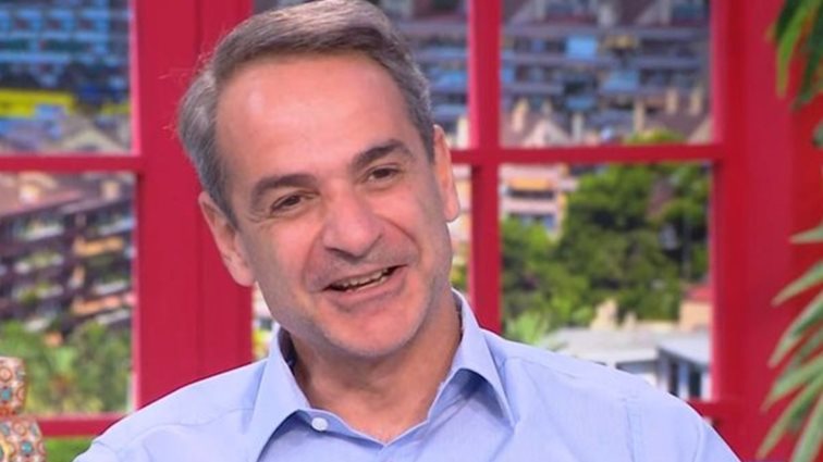 Κυριάκος Μητσοτάκης backstage με τη Δανάη Μπάρκα | Φόρεσαν τα ίδια ρούχα!