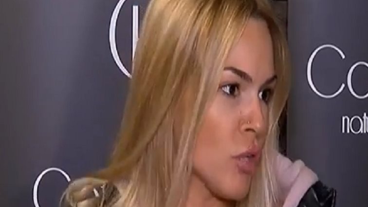 Βίκυ Κάβουρα
: Η απάντηση της για τον Χολίδη &amp; η ενόχληση on camera που εκνεύρισε τη Γερμανού
