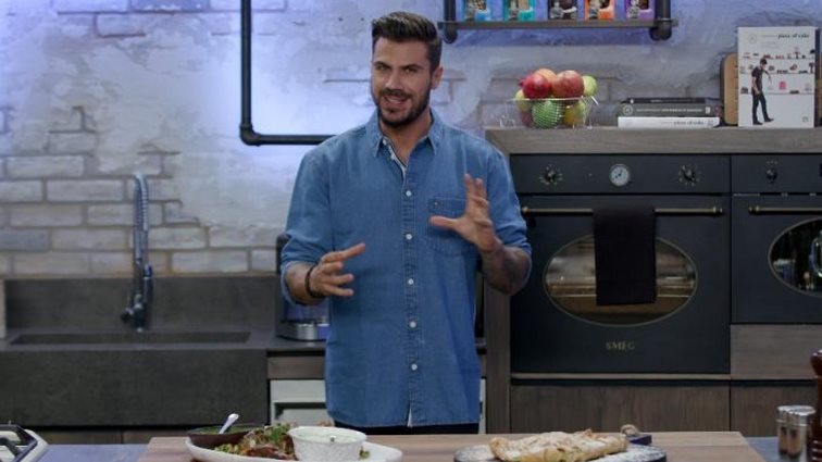 Άκης Πετρετζίκης: Πρεμιέρα για το Kitchen Lab