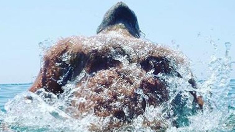 Σπύρος Χαριτάτος: Οι εντυπωσιακές φωτογραφίες στη θάλασσα