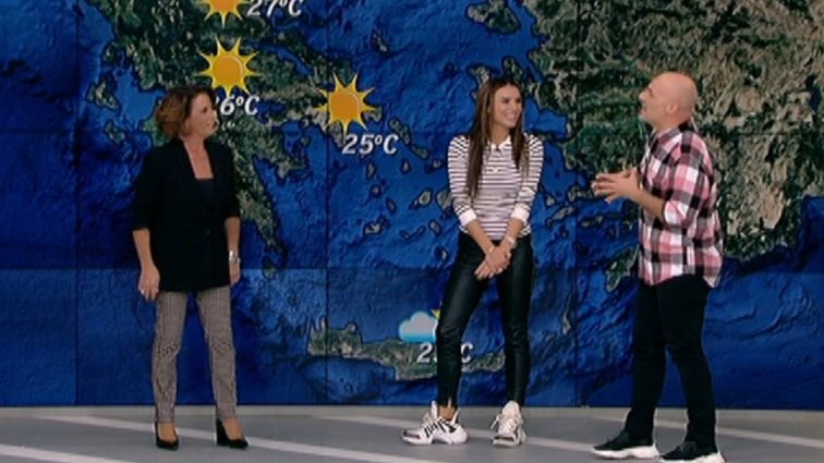 Video Of The Day: Σούζη - Τσολάκη πήγαν στον Μουτσινά και είπαν τον καιρό χορεύοντας!