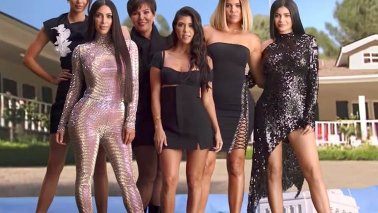 Kim Kardashian: Ολόκληρη η οικογένεια στο χριστουγεννιάτικο πάρτυ (εκτός από την Kylie!)
