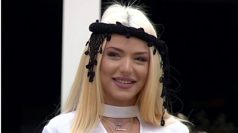 Power of Love: To WTF video της ημέρας: Τα κορίτσια χορεύουν κρητικούς  χορούς και η σέξι Στέλλα λέει μαντινάδες