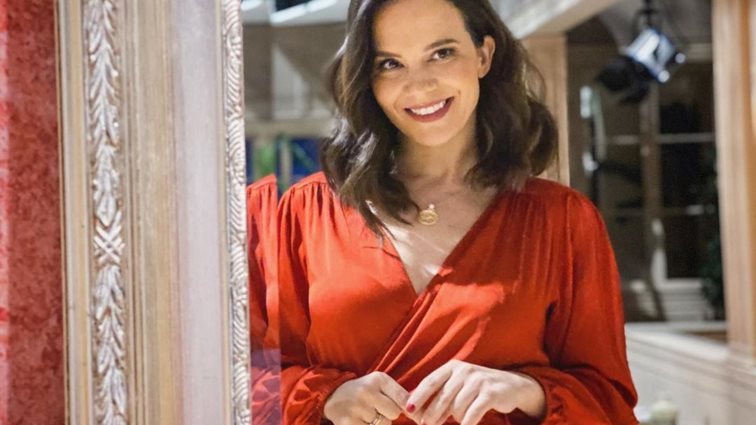 Ελιάνα Χρυσικοπούλου : Στην παραλία με τις κόρες της με stylish μαγιό
